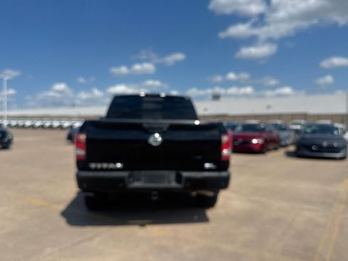 Used 2020 Nissan Titan SL w/ Moonroof Package RWD image 20