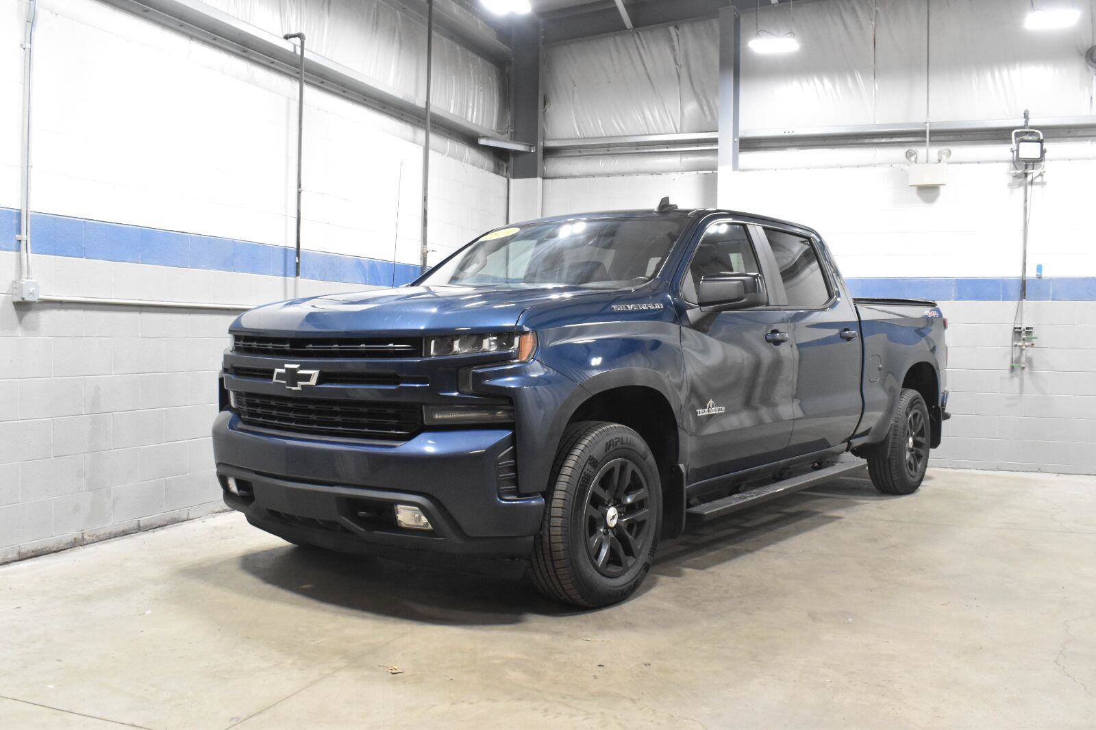 Used 2019 Chevrolet Silverado 1500 RST AWD/4WD image 2
