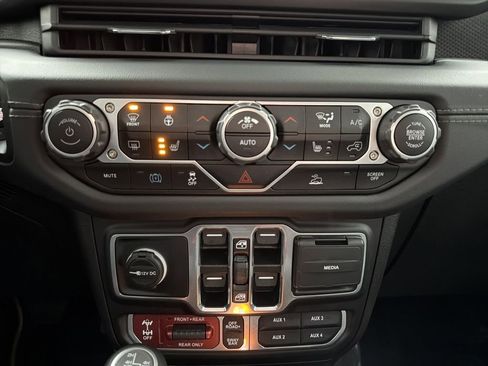 Used 2024 Jeep Wrangler Unlimited Rubicon 4xe w/ Convenience Group image 27