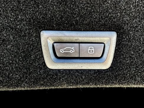 Used 2024 BMW i7 xDrive60 image 25