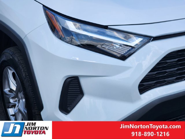 Used 2025 Toyota RAV4 XLE FWD image 9
