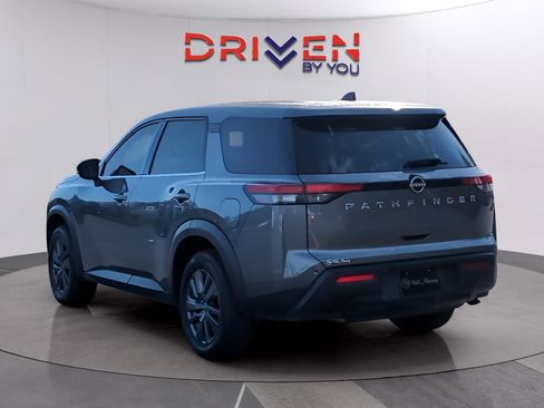 Used 2022 Nissan Pathfinder S image 3