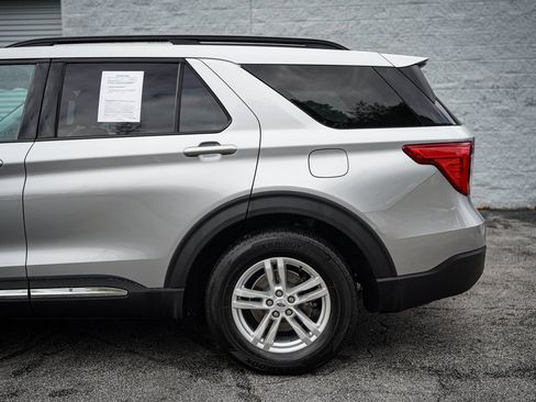 Used 2023 Ford Explorer XLT image 11