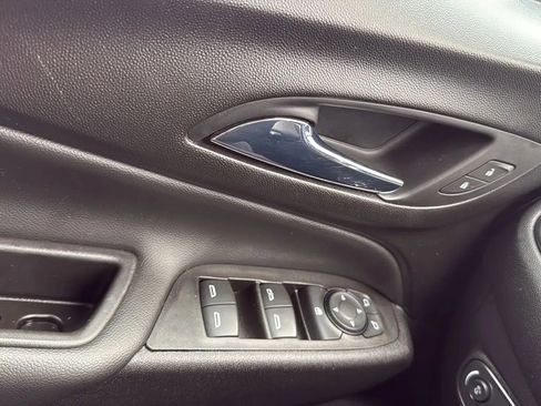 Used 2021 Chevrolet Equinox LT image 22