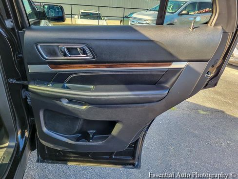 Used 2018 Ford Explorer Limited w/ Equipment Group 301A AWD/4WD image 33
