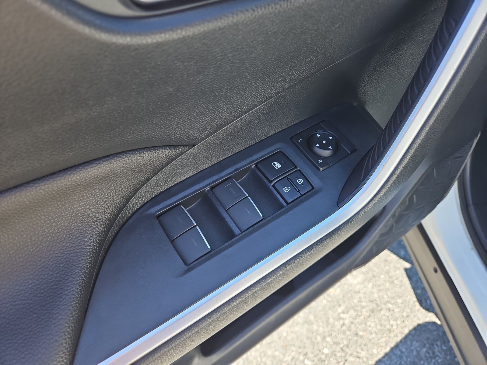 Used 2023 Toyota RAV4 SE w/ Weather & Moonroof Package AWD/4WD image 15