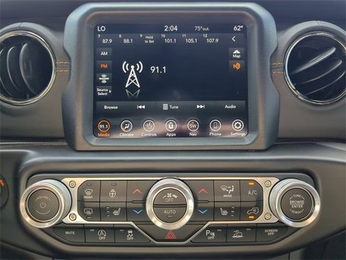 Used 2022 Jeep Wrangler Unlimited Sahara image 23