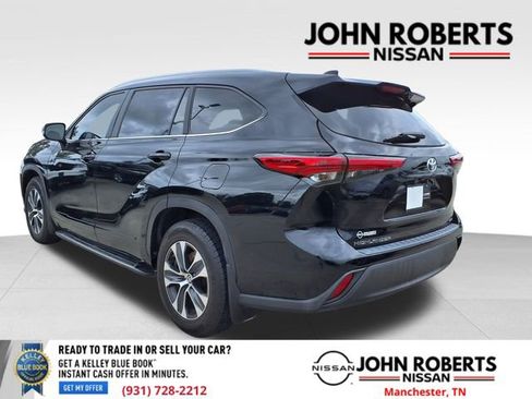 Used 2023 Toyota Highlander XLE image 16