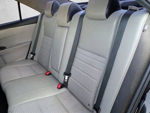 Used 2015 Toyota Camry SE image 17