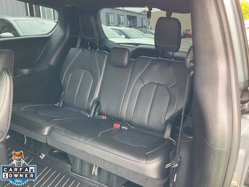 Used 2023 Chrysler Pacifica Touring-L w/ S Appearance Package FWD image 8