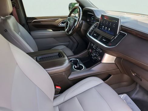 Used 2022 Chevrolet Tahoe Z71 w/ Z71 Off-Road Package AWD/4WD image 35
