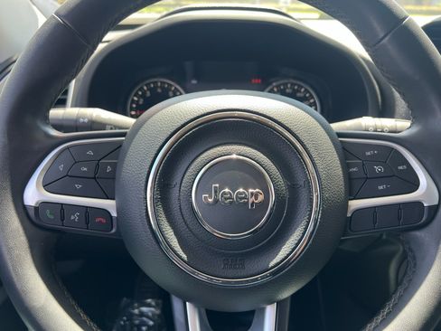 Used 2019 Jeep Renegade Latitude w/ UConnect 8.4 Nav Group FWD image 16