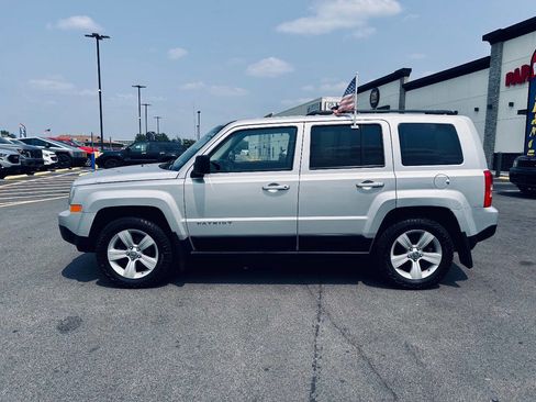 Used 2011 Jeep Patriot Latitude image 3