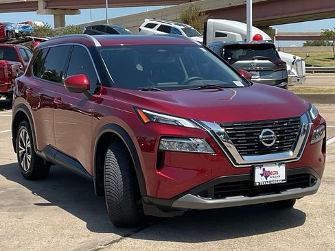 Used 2021 Nissan Rogue SV w/ Premium Package FWD image 3