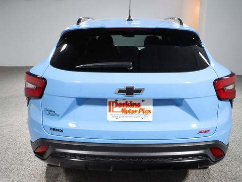 Used 2024 Chevrolet Trax RS w/ Sunroof Package FWD image 8