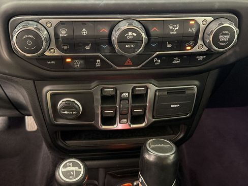 Used 2021 Jeep Gladiator Overland AWD/4WD image 15