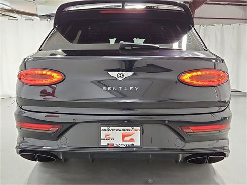 Used 2022 Bentley Bentayga image 17