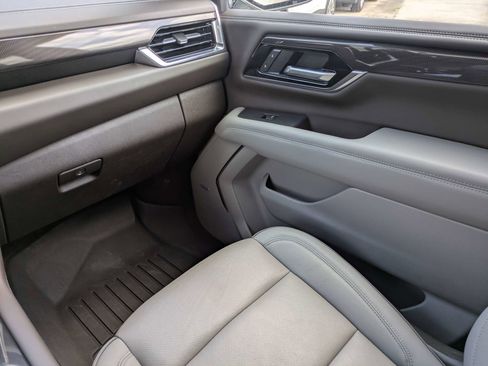Used 2025 GMC Yukon XL Elevation AWD/4WD image 14
