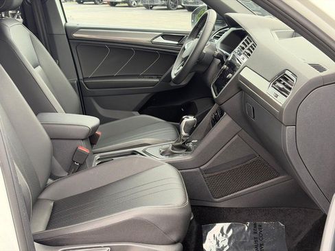 Used 2023 Volkswagen Tiguan SE R-Line FWD image 19