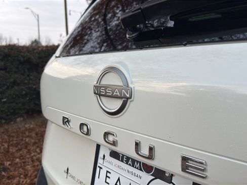 Certified 2023 Nissan Rogue SL w/ SL Premium Package image 13