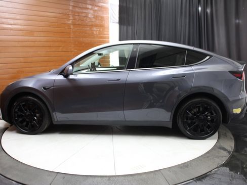 Used 2022 Tesla Model Y Long Range AWD/4WD image 7