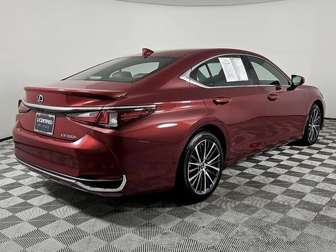Used 2025 Lexus ES 300h w/ Premium Package image 4