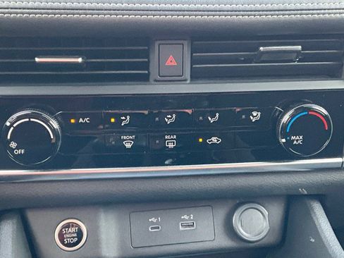 Used 2023 Nissan Rogue S image 18