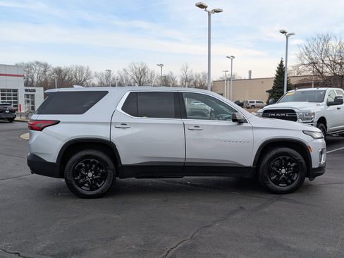 Used 2022 Chevrolet Traverse LS image 9