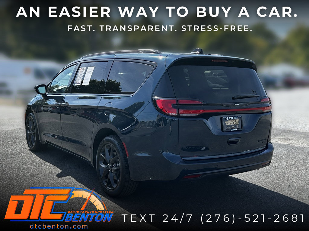 Used 2025 Chrysler Pacifica Limited AWD/4WD image 7