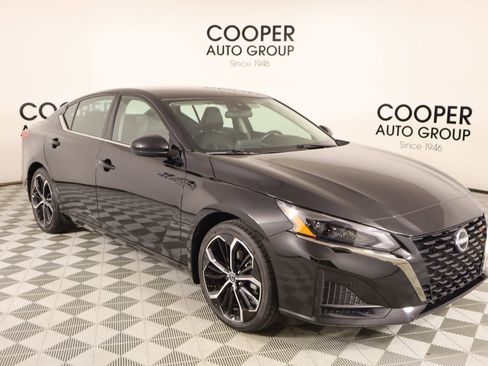 Used 2025 Nissan Altima 2.5 SR image 1