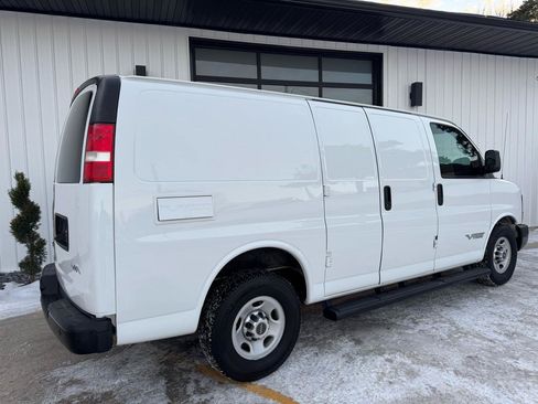 Used 2015 Chevrolet Express 2500 RWD image 5