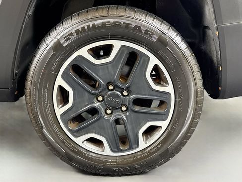 Used 2016 Jeep Renegade Trailhawk w/ Premium Trailhawk Package image 34