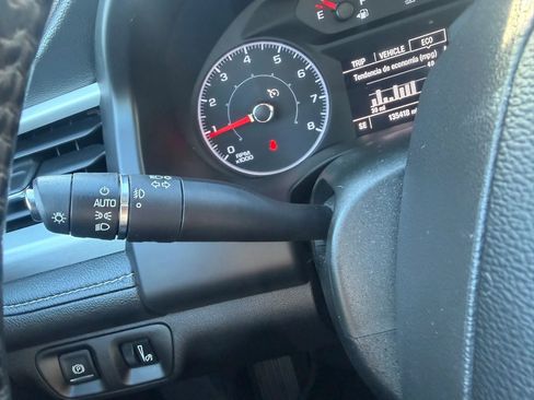 Used 2017 GMC Acadia SLE AWD/4WD image 16