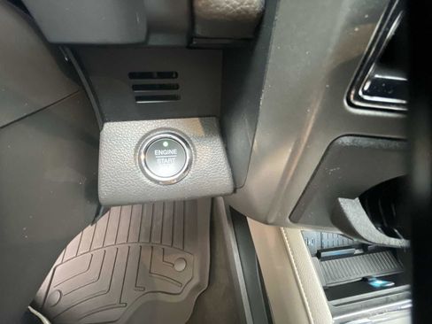 Used 2021 Ford Expedition XLT image 17