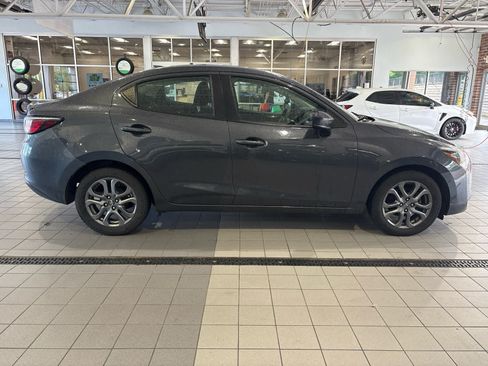 Used 2019 Toyota Yaris LE FWD image 12