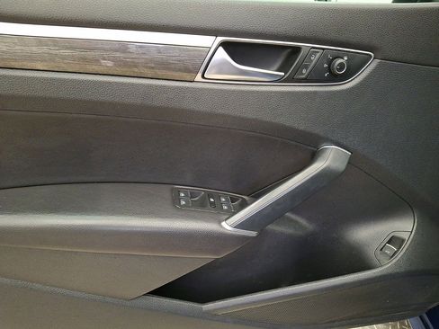 Used 2017 Volkswagen Passat 1.8T SE w/ SE Lighting Package image 10