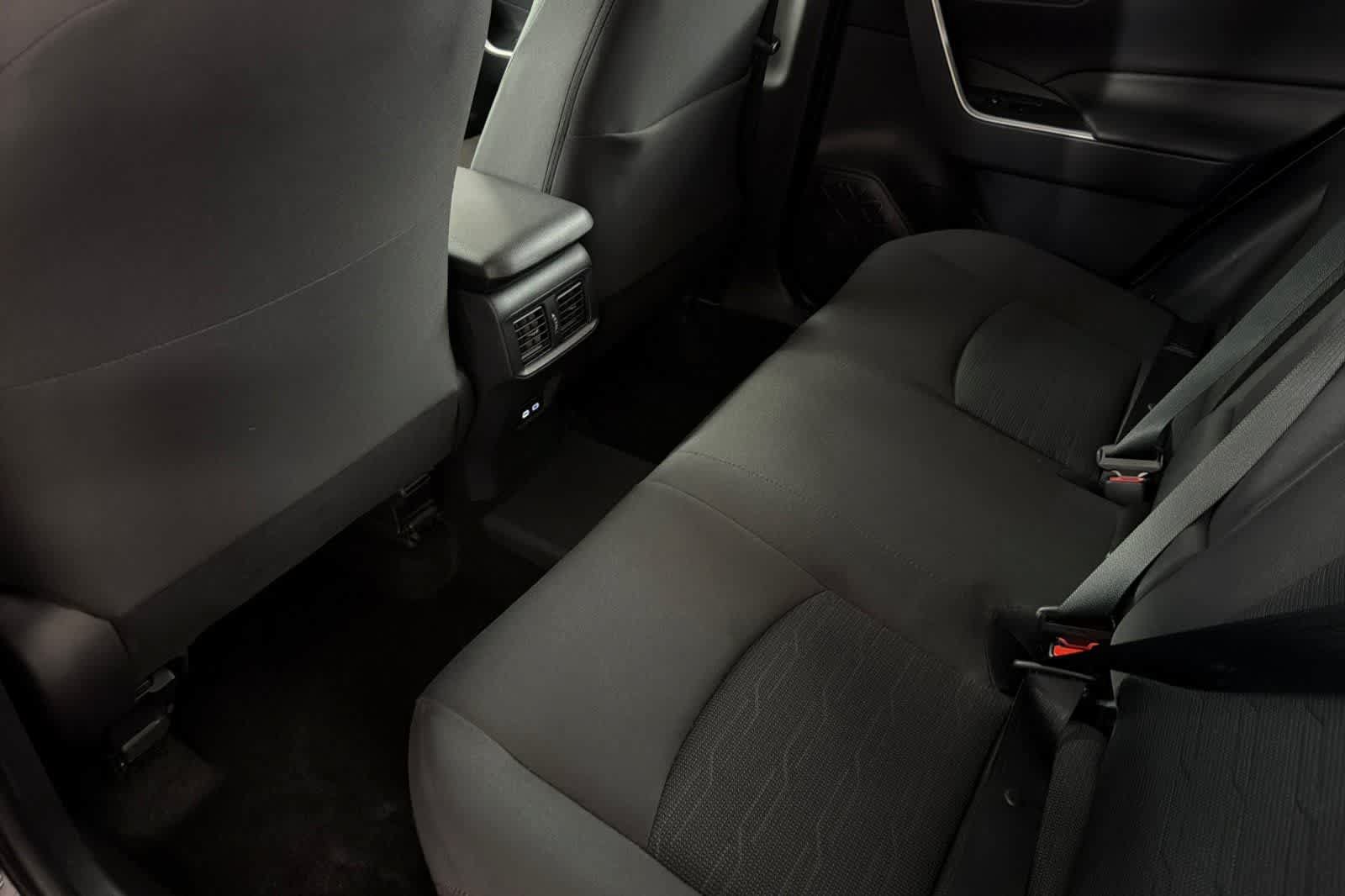 Used 2024 Toyota RAV4 SE w/ Weather & Moonroof Package AWD/4WD image 4