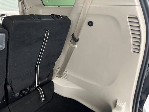 Used 2020 Chrysler Pacifica Touring-L image 42