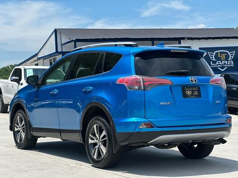 Used 2018 Toyota RAV4 XLE w/ Plus Extra Value Package FWD image 5