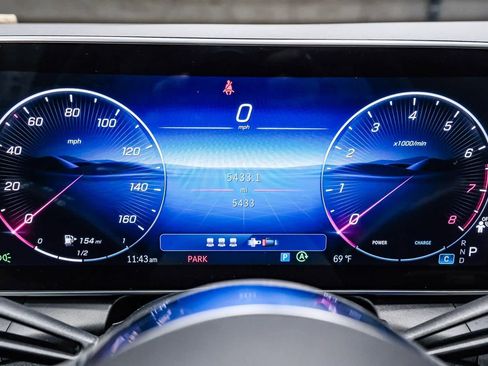 Used 2025 Mercedes-Benz GLC 300 4MATIC image 24