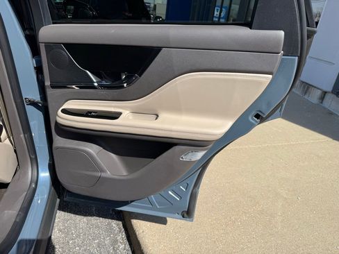 Used 2023 Lincoln Corsair Reserve image 39