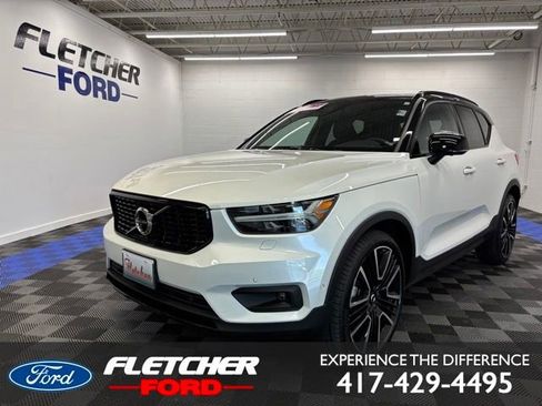 Used 2022 Volvo XC40 T5 R-Design AWD/4WD image 1