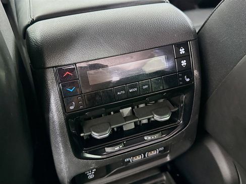 Used 2023 Jeep Grand Cherokee L Limited AWD/4WD image 33