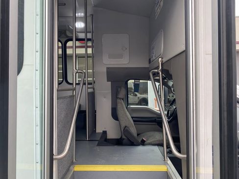 Used 2017 Ford F550 2WD Regular Cab Super Duty w/ XL Value Package image 20