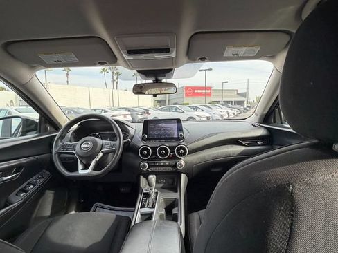 Used 2024 Nissan Sentra SV FWD image 31
