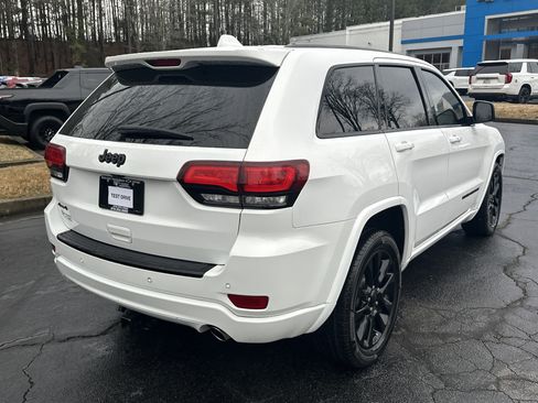 Used 2018 Jeep Grand Cherokee Altitude image 5
