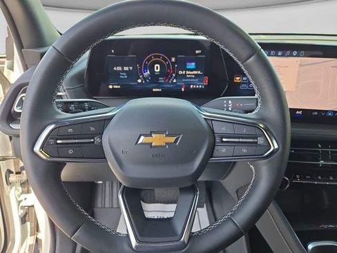 Used 2026 Chevrolet Traverse LT w/ Driver Confidence Package FWD image 21