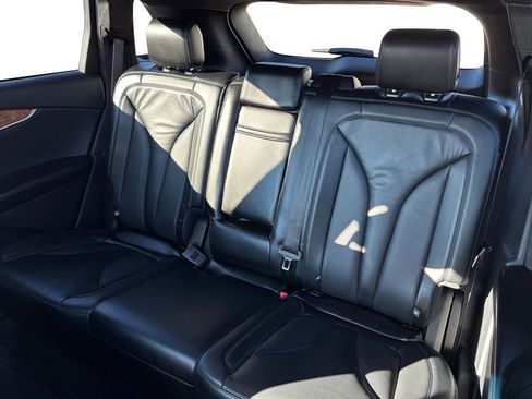 Used 2019 Lincoln Nautilus Select image 21