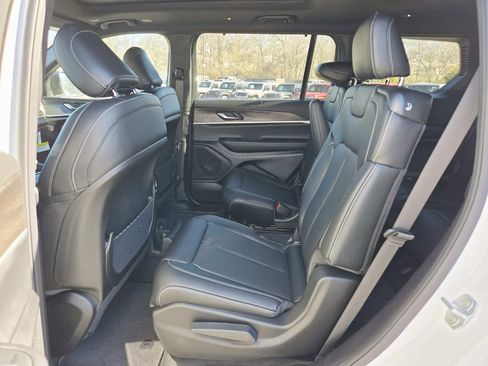 New 2025 Jeep Grand Cherokee L Limited w/ Luxury Tech Group II AWD/4WD image 13