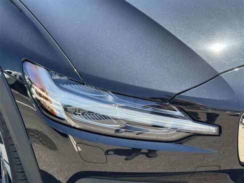 Certified 2024 Volvo V60 B5 Cross Country Plus image 7
